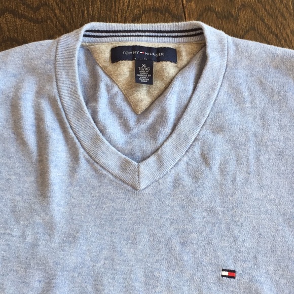 Tommy sweater lightly worn excellent condition! - Picture 2 of 5
